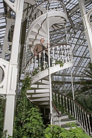 Architect Sir Donald Insall photographed in the Temperate House at Kew Gardens. ©Richard Cannon/Country Life