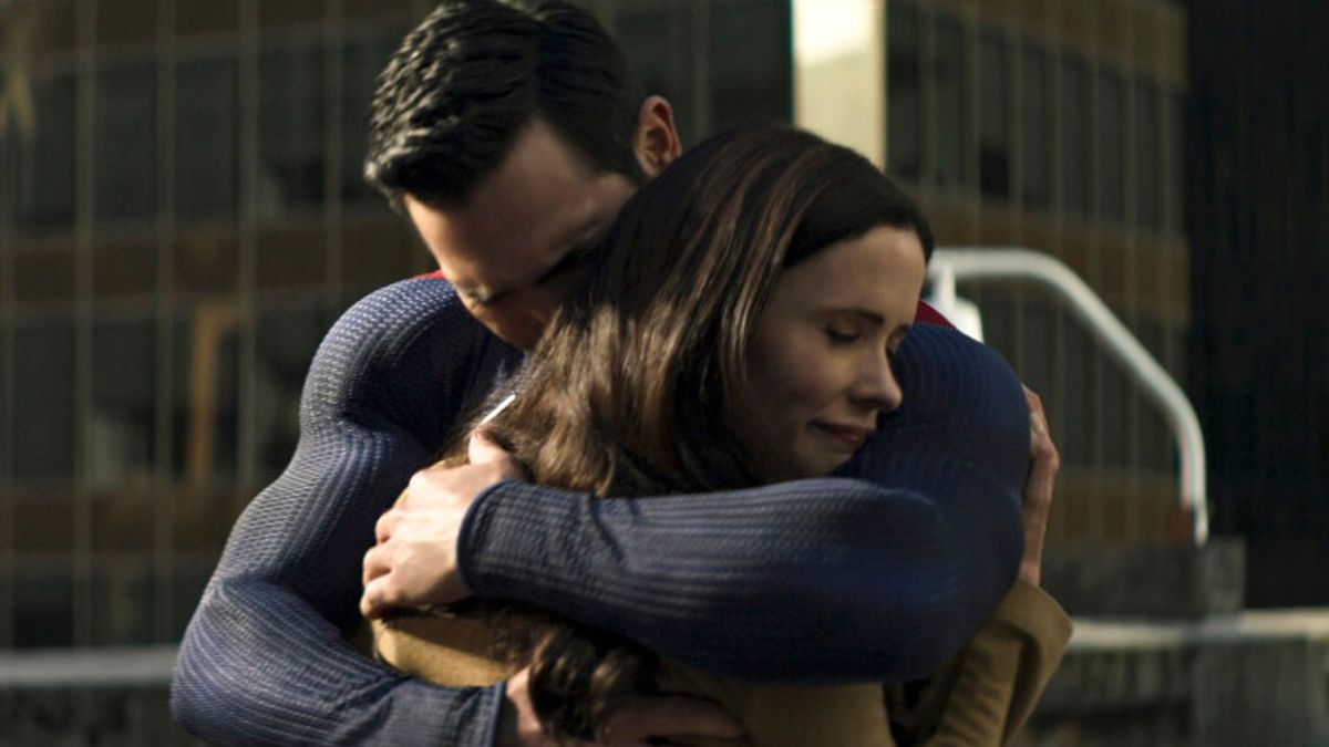 Superman hugging Lois 