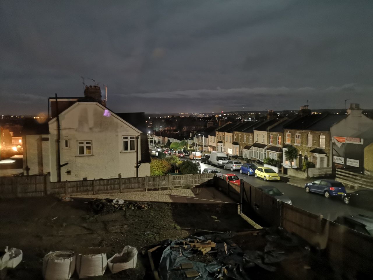 The dynamic range of the P20 Pro's multi-exposure 'AI' night mode is extremely good. No other phone would let you take a handheld night image with that much cloud contouring.