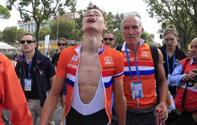 Mathieu van der Poel (Netherlands) heads for the podium.