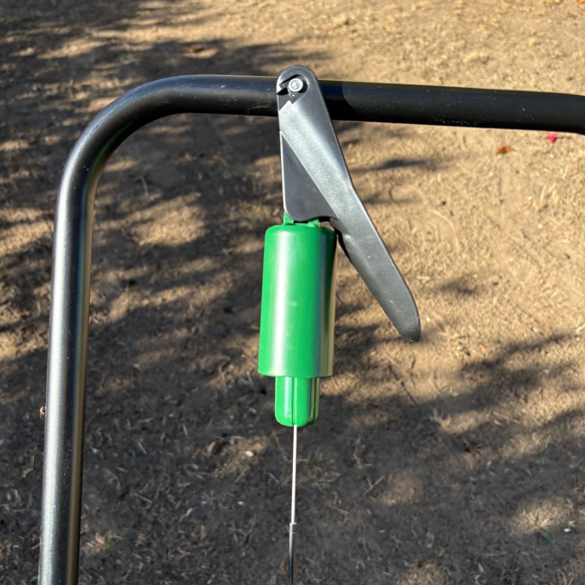 Miracle-Gro Drop Spreader handle