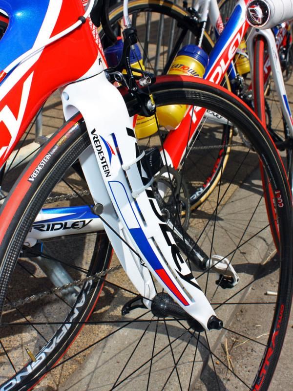 The Ridley Noah's split-blade fork design cuts down on aerodynamic drag but also provides a handy pass-through for the mechanic's zip-ties.