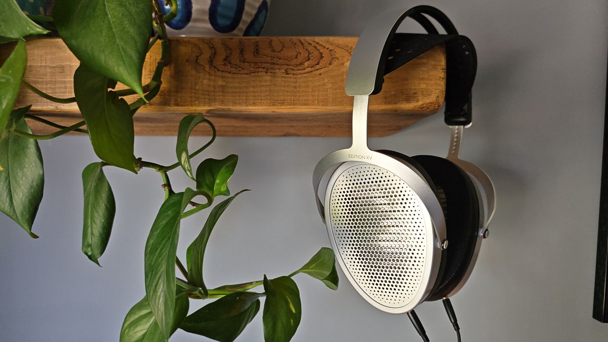 The HiFiMan Edition XV headphone.