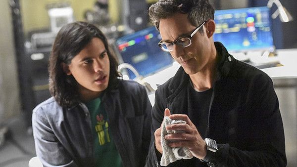 Carlos Valdes and Tom Cavanaugh in The Flash.