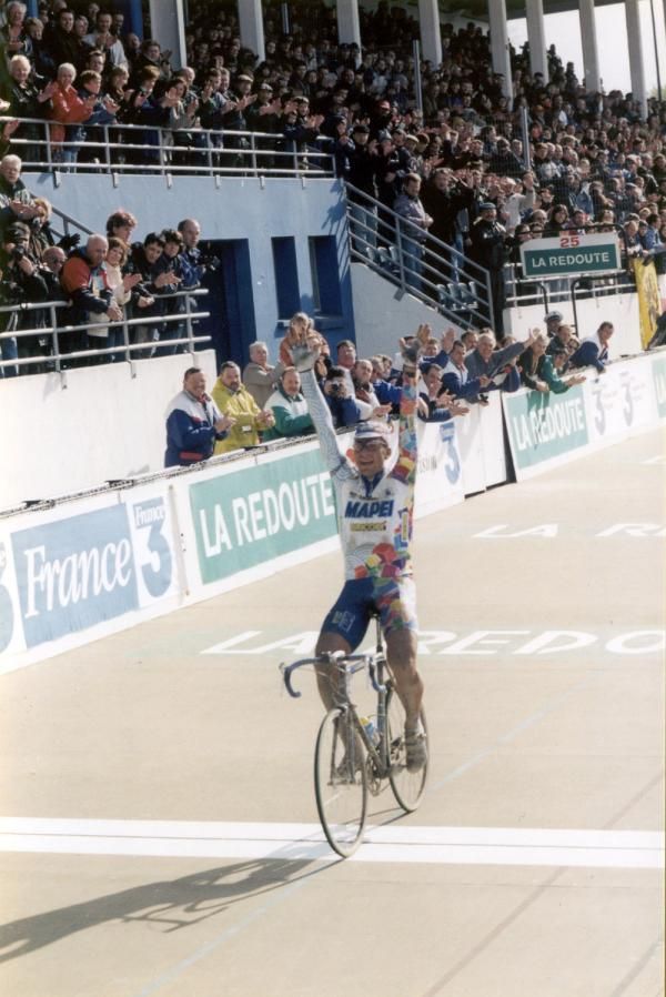 Franco Ballerini celbrates his 1998 triumph at Paris-Roubaix, his second win at the cobbled Classic.