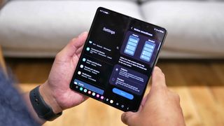 Smartphone display refresh rate shown off on Samsung Galaxy Z Fold 4.