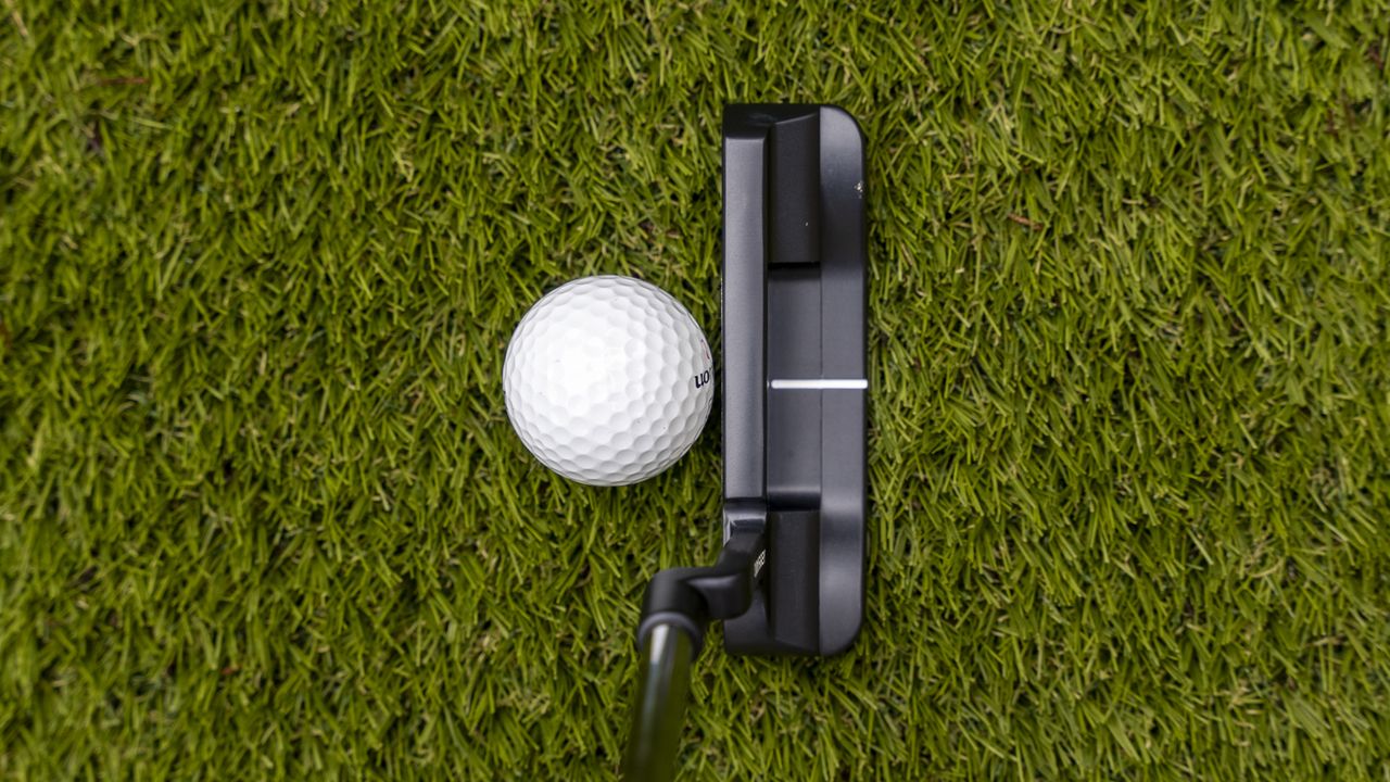 Photo of an odyssey blade putter