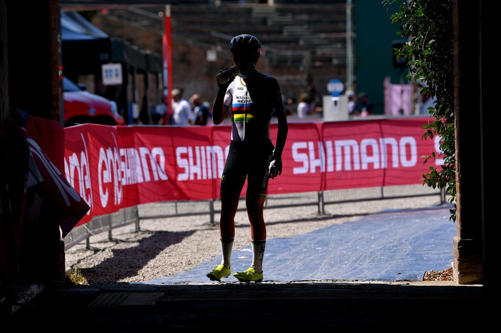 SIENA ITALY AUGUST 01 Start Annemiek Van Vleuten of The Netherlands and Team Mitchelton Scott World Champion Jersey Refreshment Bottle Shadow during the Eroica 6th Strade Bianche 2020 Women Elite a 136km race from Siena to Siena Piazza del Campo StradeBianche on August 01 2020 in Siena Italy Photo by Luc ClaessenGetty Images