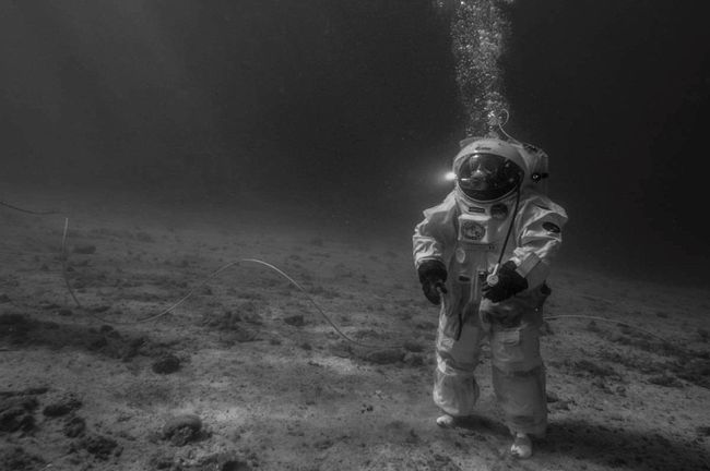 Astronauts Take Underwater Moonwalk In 'Apollo 11 Under the Sea ...