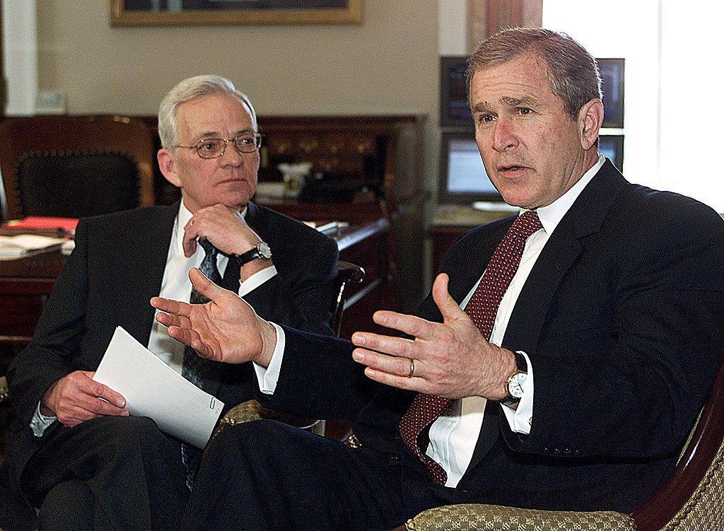 Paul O&amp;#039;Neill and George W. Bush.