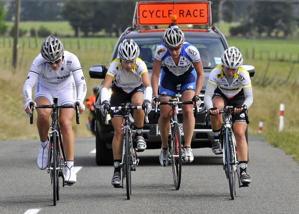 The break includes Irene Digenis (Prime Estate Team), Gayle Brownlee (Handy Rentals), Yvette Hills-Willis (Litespeed Team) and Sia Svendsen (Handy Rentals).