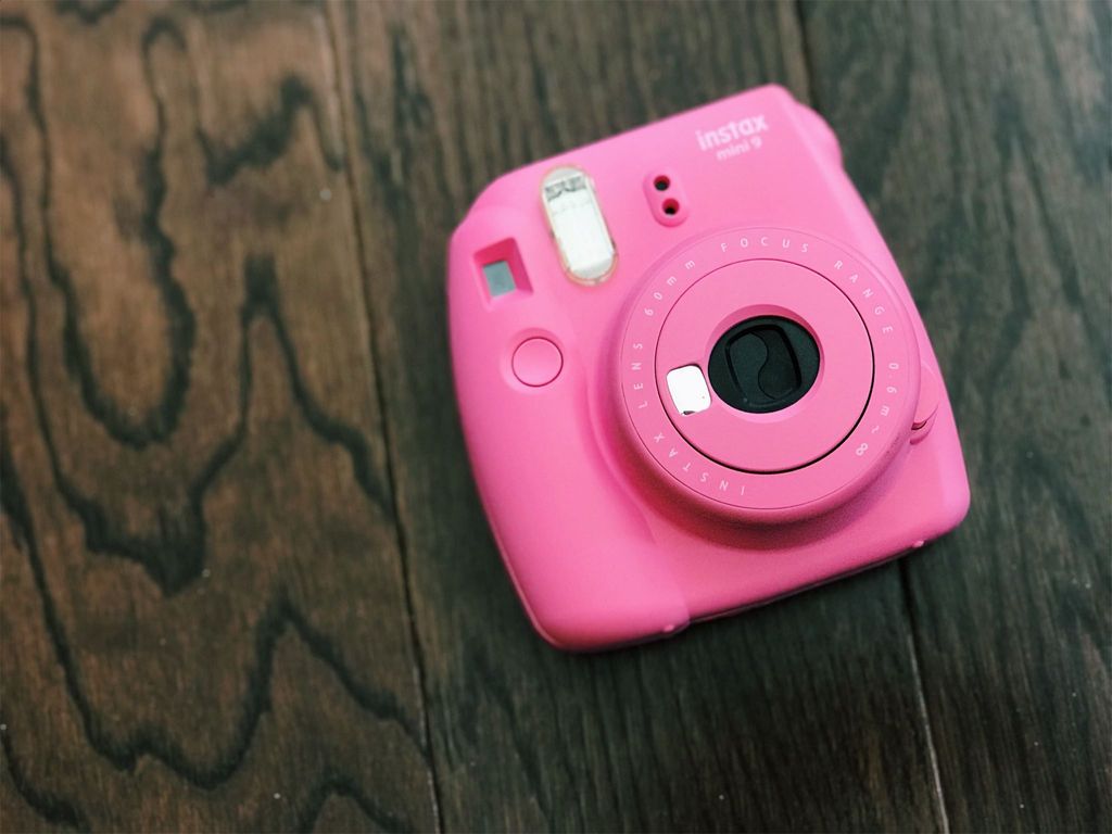 Fujifilm Instax Mini 9 Instant Camera [Review]: Solid Polaroid-style ...