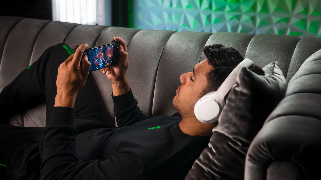 Image of Razer Kishi V2 for Android mobile game controller.