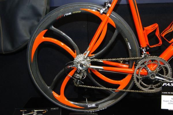 The Nero XL featured a pair of limited edition wheels from OZ Racing, made even rarer by the fact only two in this red colour have ever been produced.
