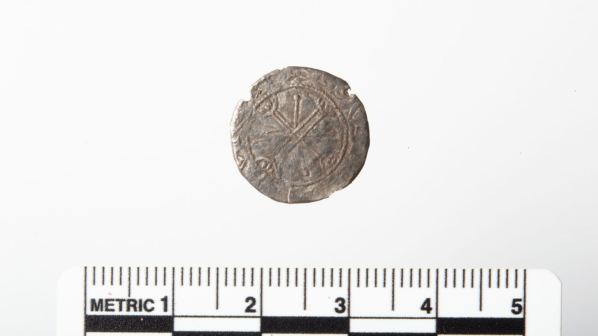Dirty ‘button’ unearthed by metal detectorist turns out to be a rare 900-year-old coin from Norway’s last Viking king, Magnus Barefoot Dirty ‘button’ unearthed by metal detectorist turns out to be a rare 900-year-old coin from Norway’s last Viking king, Magnus Barefoot