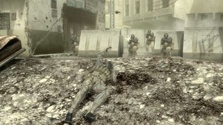 Old Snake sneaks up on enemies using Octocamo in Metal Gear Solid 4