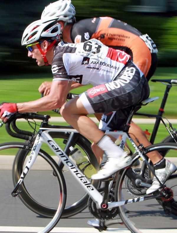 John Loehner (Stan&rsquo;s NoTubes/AXA Equitable), last week&rsquo;s winner of Hunter Mt. Tour of the Catskills, goes shoulder-to-shoulder in Somerville