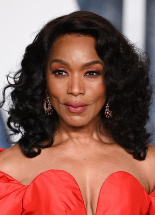 Angela Bassett attends the 2023 Vanity Fair Oscar Party hosted by Radhika Jones at Wallis Annenberg Center for the Performing Arts on March 12, 2023 in Beverly Hills, California