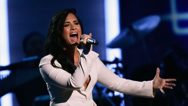 Demi Lovato 2016 Grammys Lionel Richie tribute