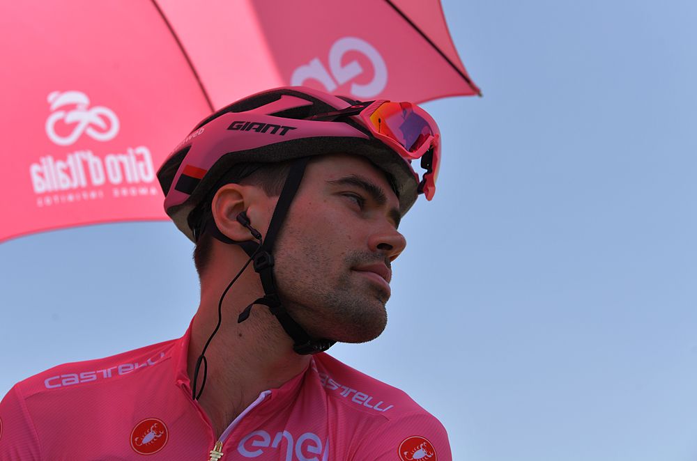 Tom Dumoulin leads the Giro d'Italia at the start of stage 2
