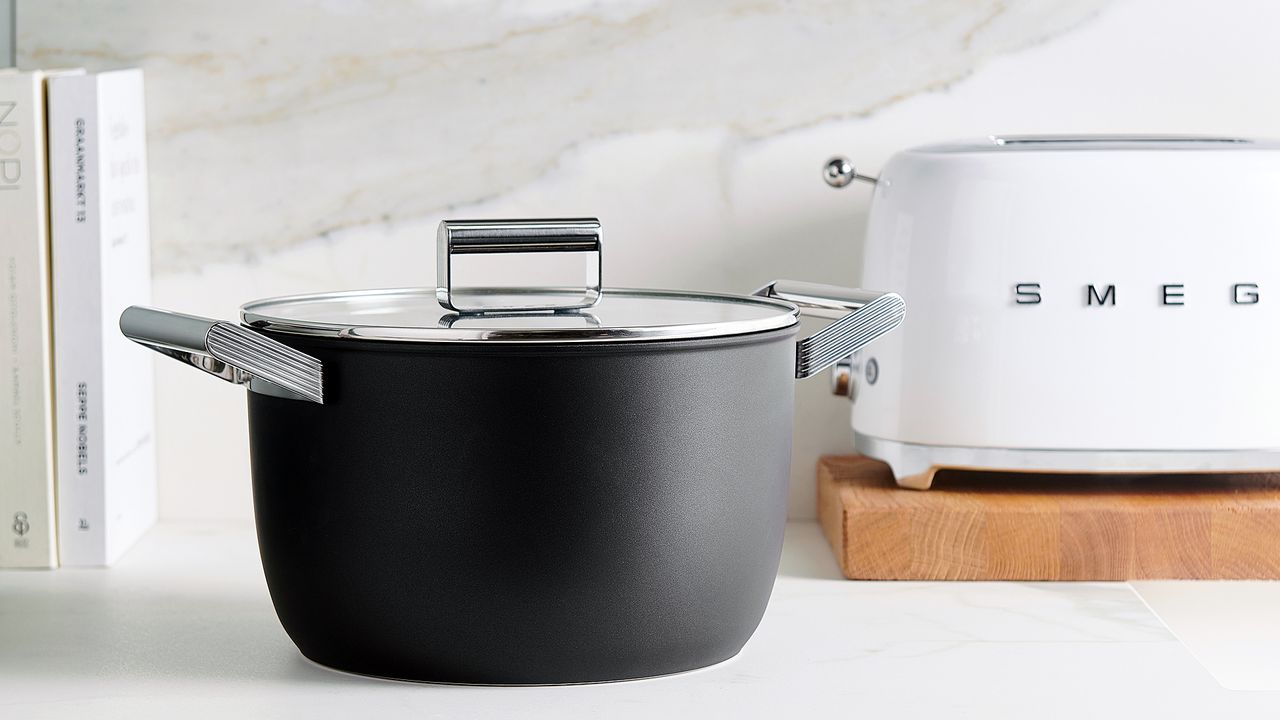 Smeg cookware range