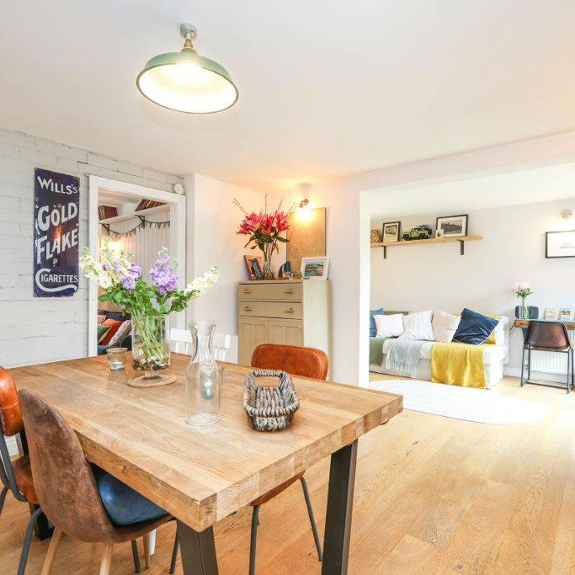 open plan dining room with snug
