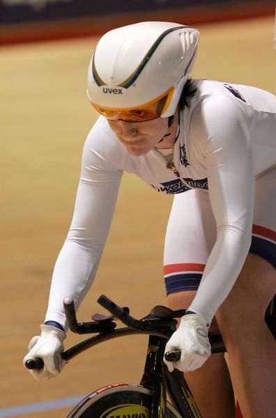 Anna Meares sets off on her gold medal winning ride