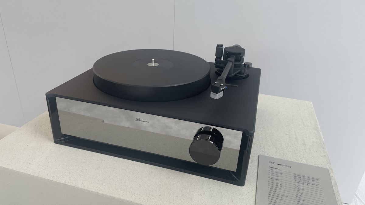 Burmester Reference Line products on stand