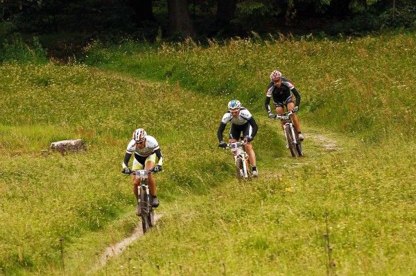 Jochen Kaess in the lead group with Karl Platt and Christian Schneidawind