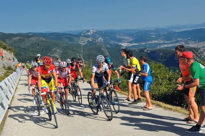 The leading group on the final climb