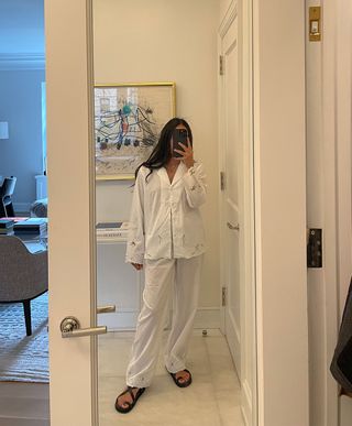 @nicoleakhtarzad summer all-white outfit mirror selfie.