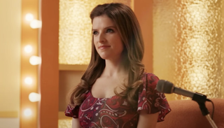 Anna Kendrick as Sheryl Bradshaw on the set of The Dating Game