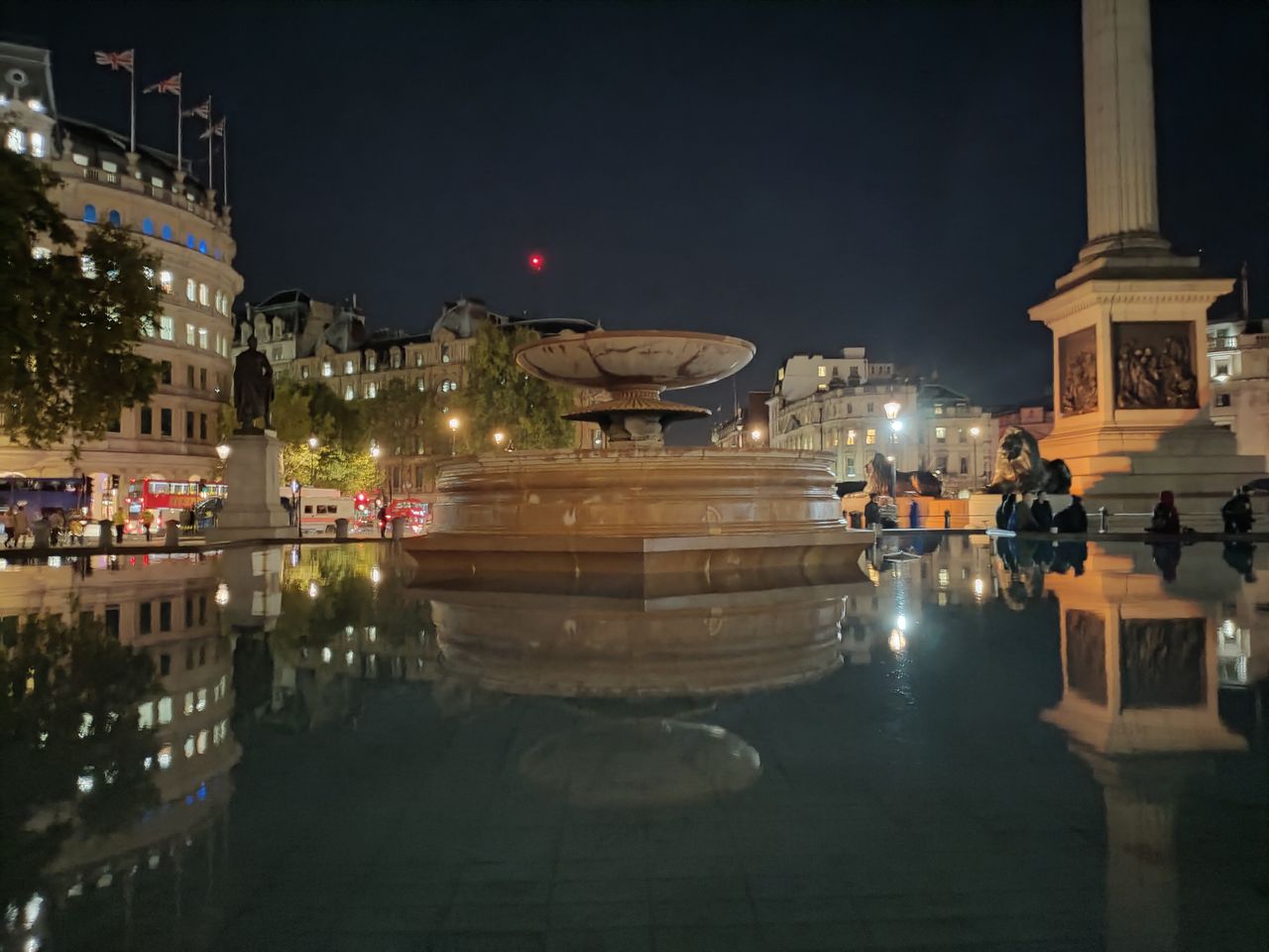 Ultra Night mode brightens up the night picture, without oversaturizing it