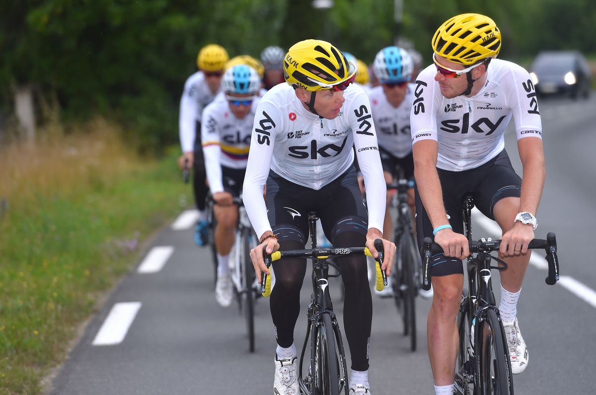 Chris Froome and Luke Rowe chatting