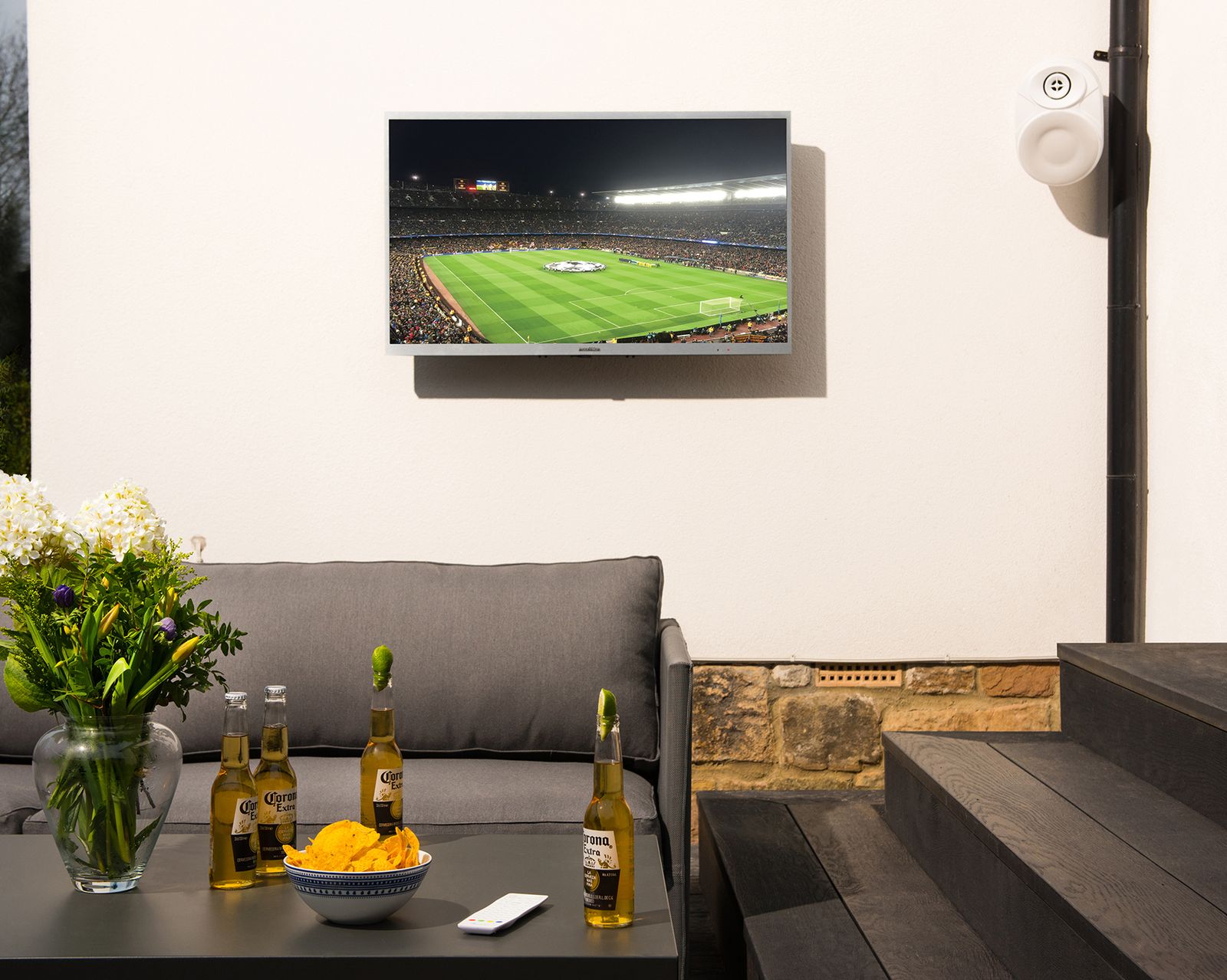 Garden TVs - how to choose the best outdoor TV | Livingetc
