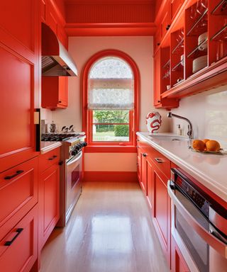 colors that go with red, red kitchen with red cabinets, white wall, white backsplash, white countertops, open shelving, arched window