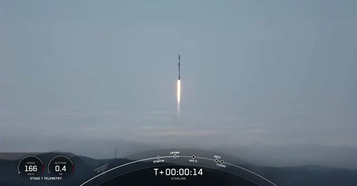 SpaceX meluncurkan 52 satelit Starlink, mendaratkan roket di kapal di Samudra Pasifik