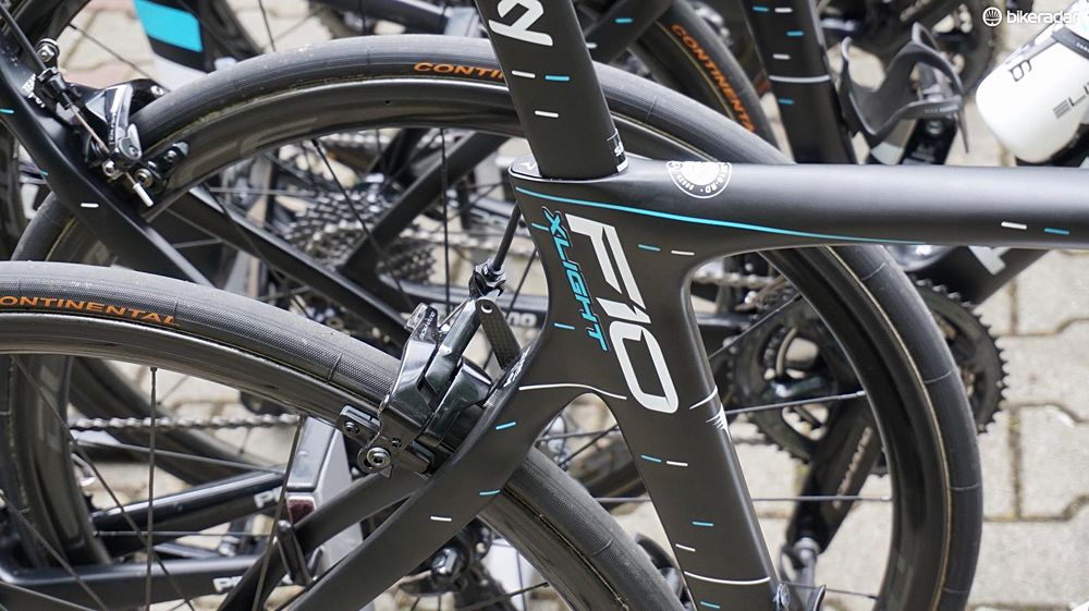 Chris Froome is known to use the Dogma F10 X-Light during mountain stages
