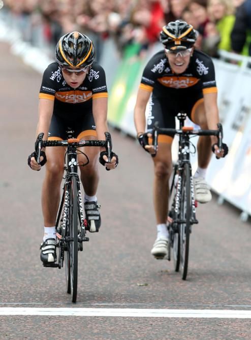 Laura Trott (Wiggle Honda) and Dani King (Wiggle Honda) take second and third in the Birtish national championships