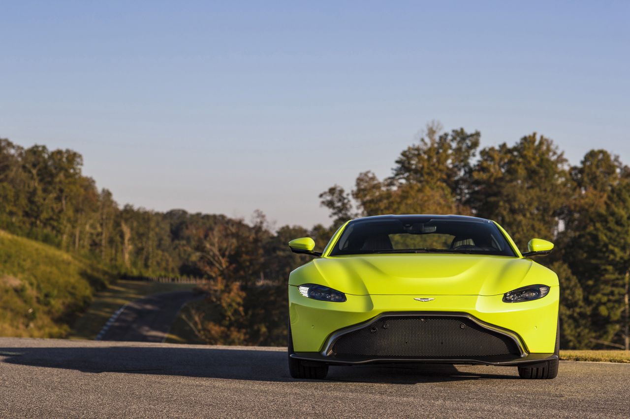 Aston Martin Vantage 18