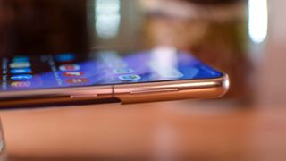 OnePlus 9 vs. Samsung Galaxy S21