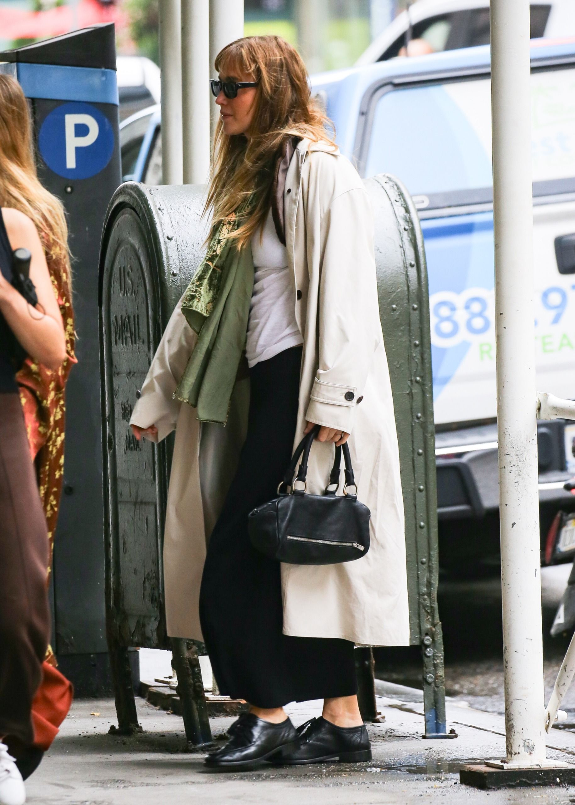 Jennifer Lawrence Trades Furry Flip-Flops for Classic Brogues and a Fall 2026 Bag Comeback Trend