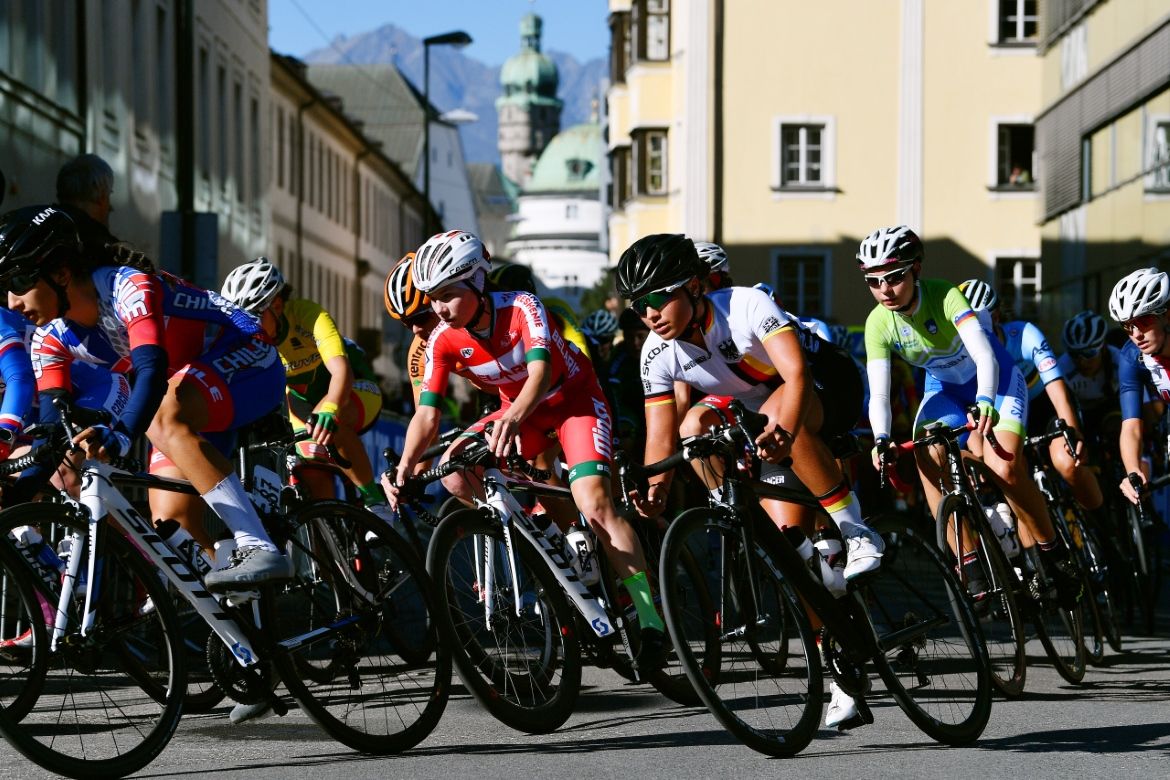 The junior women's road race at the 2018 Road Worlds