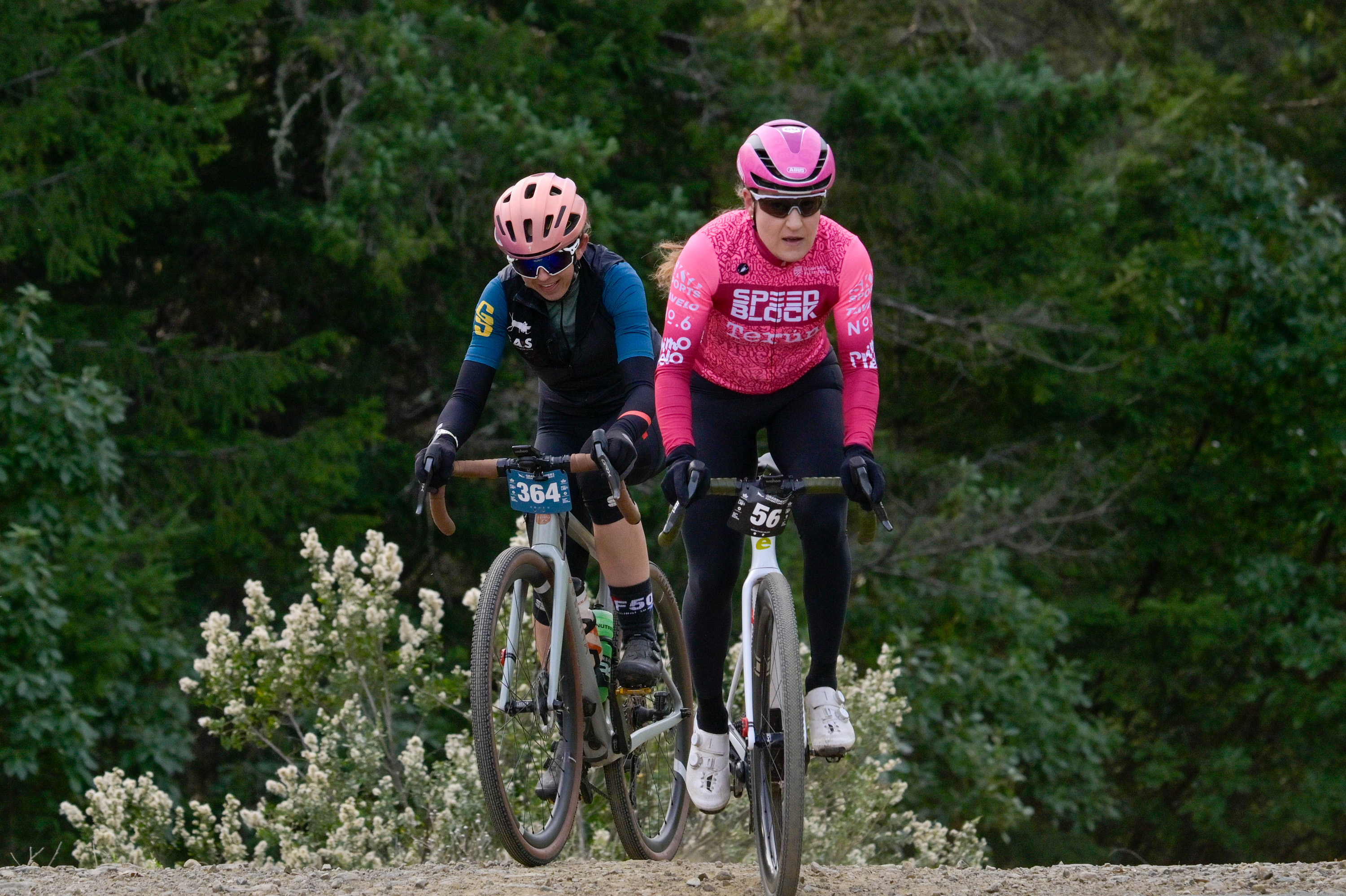 Eventual winner Jen Tav&amp;eacute; battles on a climb with runner-up Larissa Connors