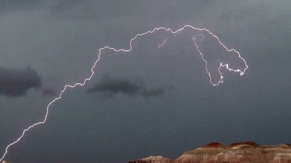 160819_dinosaur_lightning.jpg