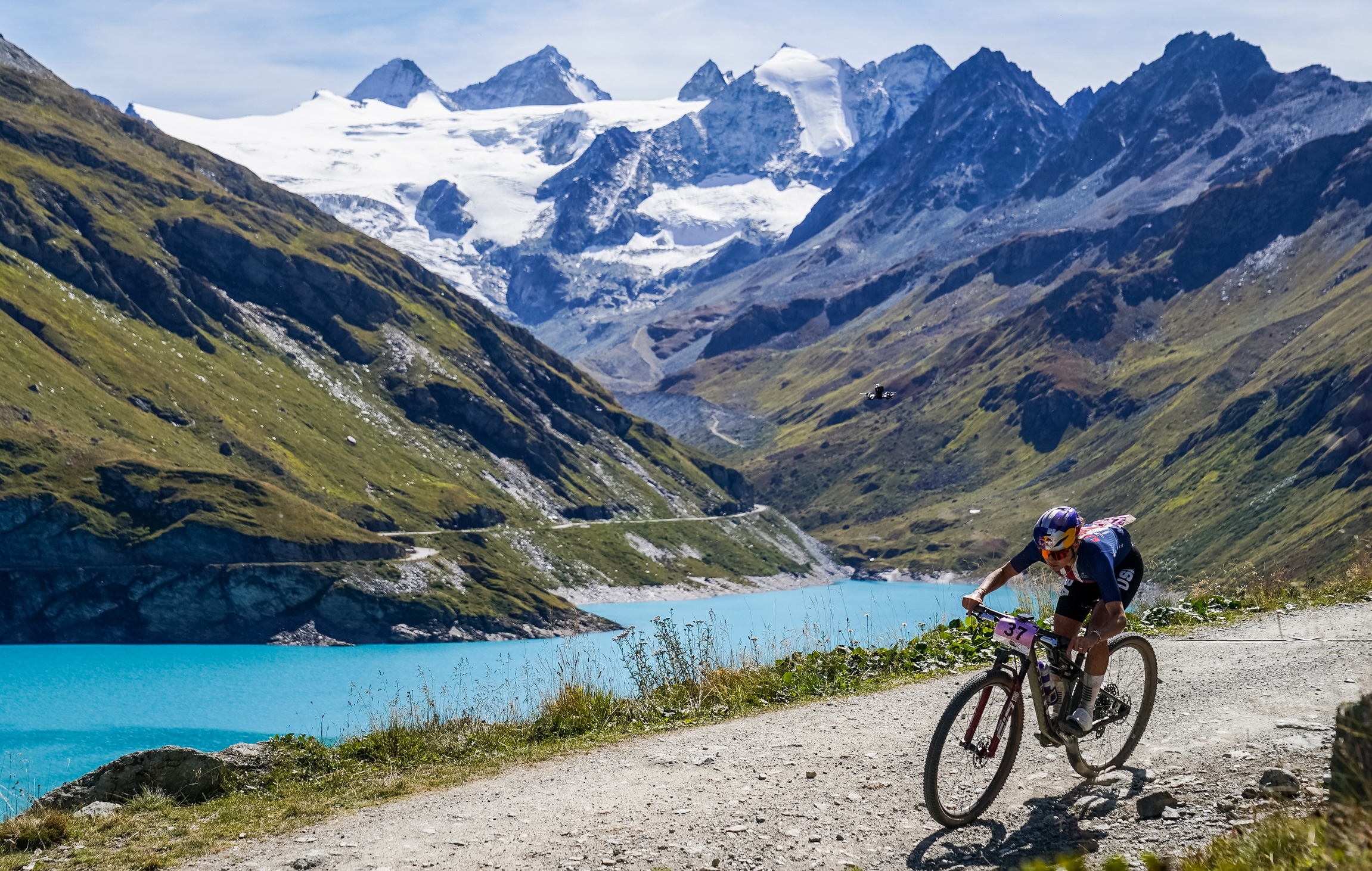Kate Courtney descends on flat tyre in Swiss Alps to win 2025 UCI MTB Cross-country Marathon World Championship