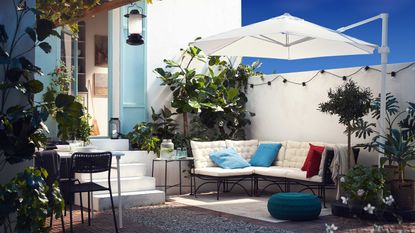 shade ideas for patios –corner sofa with ikea parasol on patio