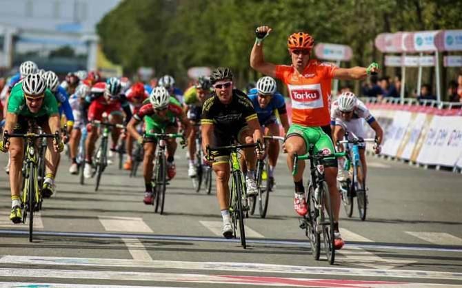 Yuriy Metlushenko (Torku Sekerspor) wins stage 3 of the Tour of Taihu.