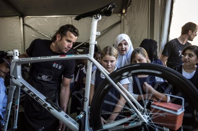 Omani schoolchildren learn about the bikes