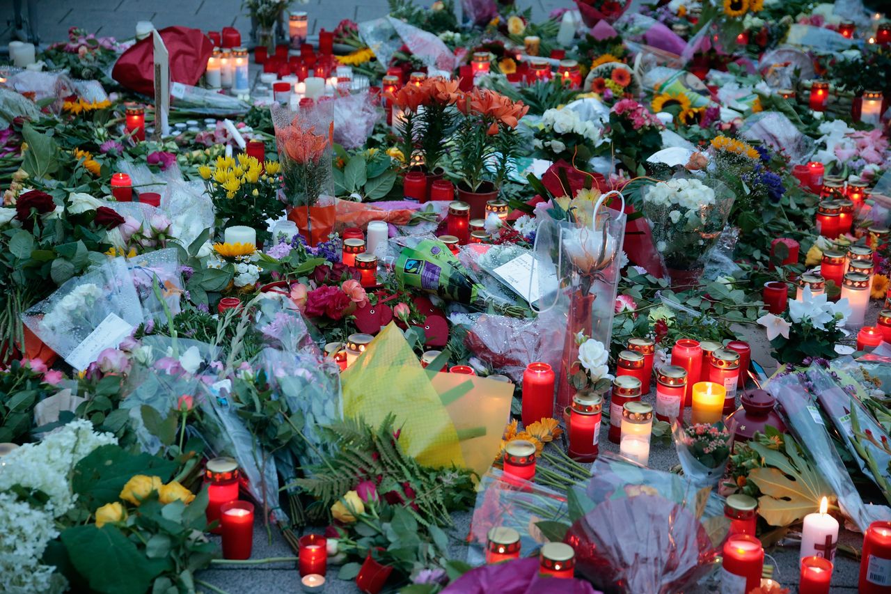 Flowers outside the Munich shopping center